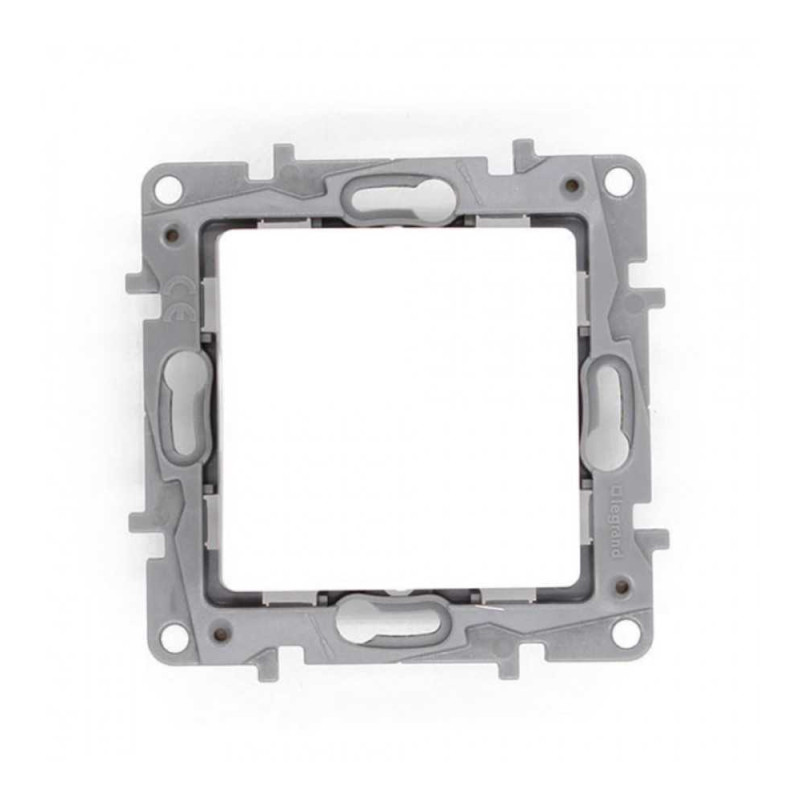  Niloe poussoir 6a blanc Legrand LEGRAND - Sanifer Tamatave