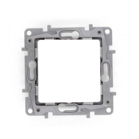  Niloe poussoir 6a blanc Legrand LEGRAND - Sanifer Tamatave
